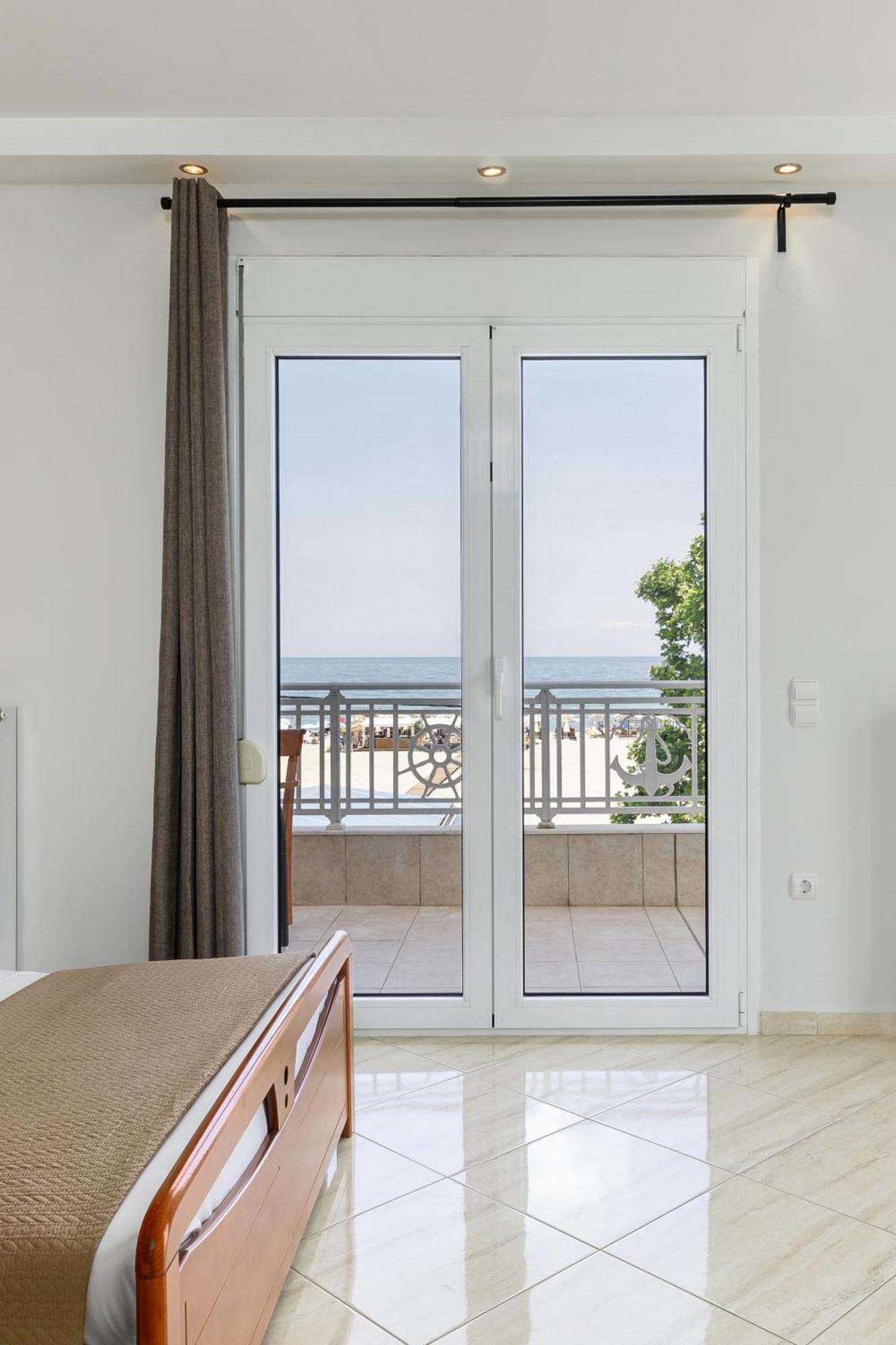 Agyra Seaview Hotel By Panel Hospitality เนปอรอย ภายนอก รูปภาพ