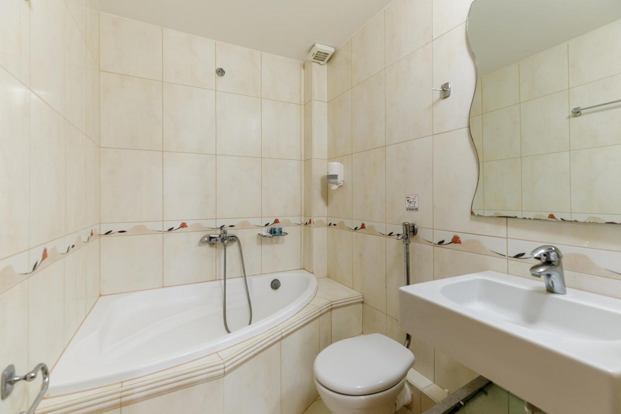 Agyra Seaview Hotel By Panel Hospitality เนปอรอย ห้อง รูปภาพ