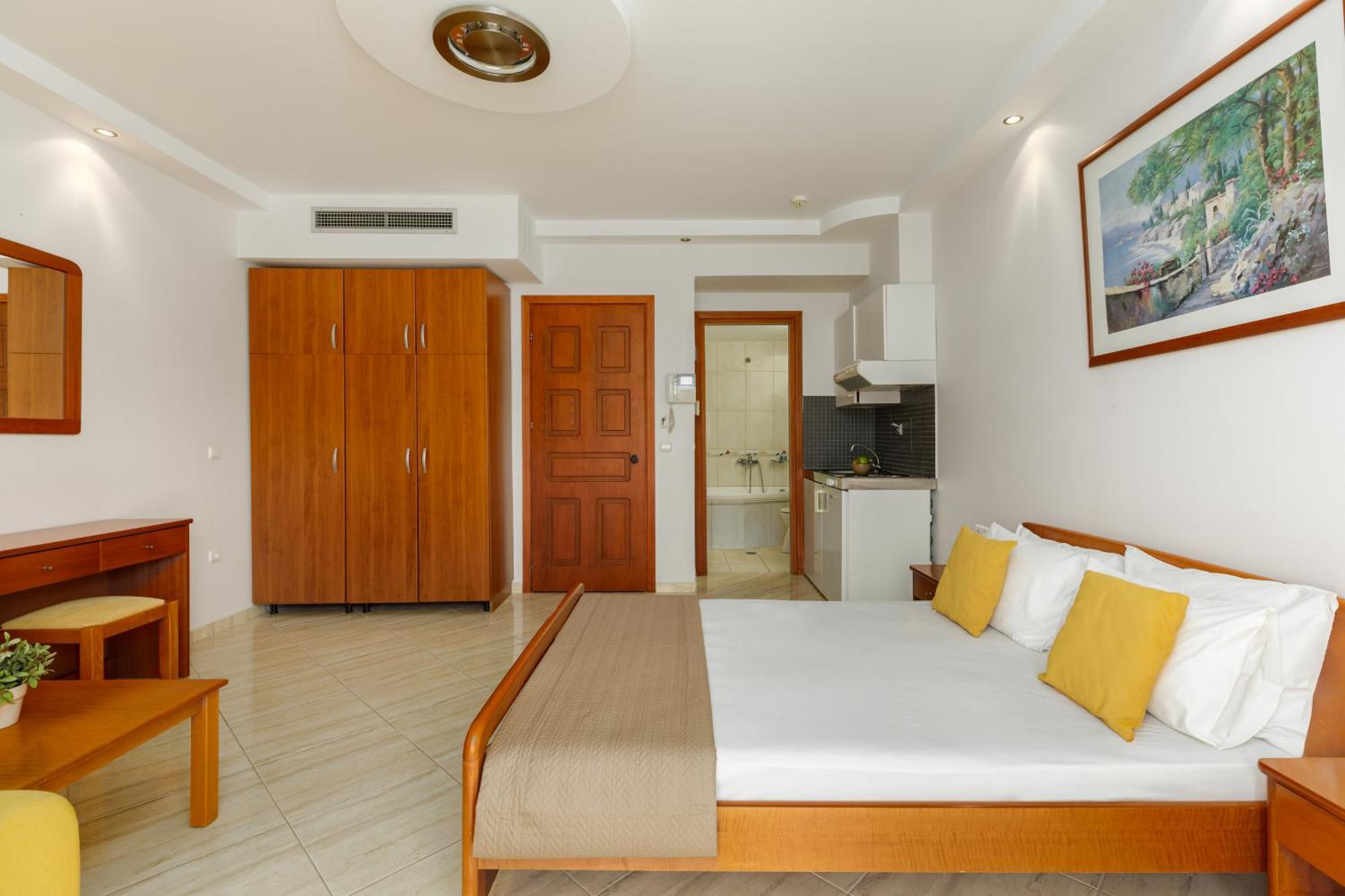 Agyra Seaview Hotel By Panel Hospitality เนปอรอย ภายนอก รูปภาพ
